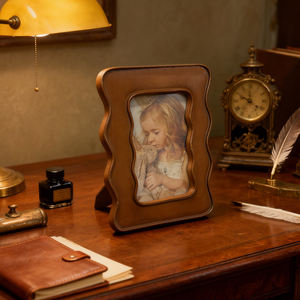 Cornice Vintage in Legno da Tavolo con Bordo Ondulato Scolpito, Perfetta per Foto di Famiglia e Decorazione Regalo - Product Image 6