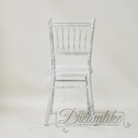 Vente en gros de chaises en plastique PP à dossier croisé empilables pour mariage/banquet/salle à manger chaise pour hôtels