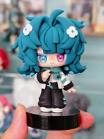 Figurine de fille version Q aux cheveux bleus dégradés, boîte mystère, personnage d'anime en vinyle personnalisé ODM pour collection