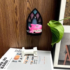 Expositor de Juguetes Impreso en 3D - Estilo Gótico para Colgar en la Pared y de Escritorio, y Transparente para Adolescentes - Product Image 3