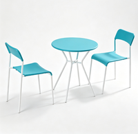 Ensemble de bistrot moderne et minimaliste en plastique avec chaises et table, anti-rouille, pour cour, jardin, balcon, café ou espace latéral