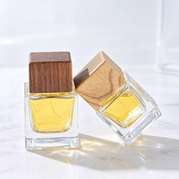 Flacons de parfum en verre carrés personnalisés avec logo, 30 ml, 50 ml, 100 ml, avec vaporisateur à pompe pour sérum de soin de la peau