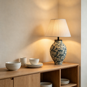 Lampada da Tavolo in Ceramica Blu Floreale Vintage, Lampada in Stile Cinese con <span class=keywords><strong>Paralume</strong></span> in Tessuto Plissettato per Arredamento Casa e Camera da Letto - Product Image 3