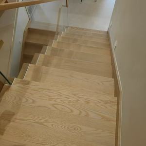 Gradini per Scale in Rovere di Grande Successo dalla Fabbrica Design Moderno e Minimalista Gradini per Scale Interne in Legno Massello - Product Image 4