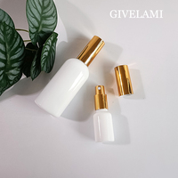 Vente en gros de flacons pulvérisateurs en verre transparent blanc de forme ronde de 15 ml, 30 ml, 50 ml, 100 ml avec pulvérisateur doré