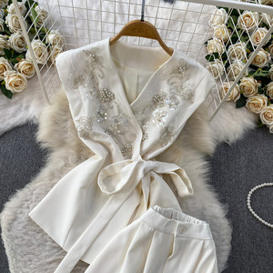 Ensemble 2 pièces élégant pour <span class=keywords><strong>femme</strong></span> : <span class=keywords><strong>haut</strong></span> brodé sans manches et pantalon large blanc pour soirée ou bureau - Product Image 5