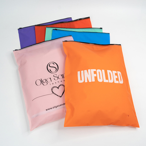 Bolsas de Plástico Esmerilado para Ropa al por Mayor con Logotipo Impreso Personalizado, Cierre Hermético y Cremallera Transparente Ziplock - Product Image 3