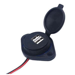 شاحن USB مزدوج المنافذ سريع الشحن 2.1 أمبير و3.1 أمبير بجهد 12 فولت و24 فولت للتركيب السطحي في الشاحنات والحافلات - Product Image 1