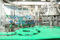 1000BPH 500ML glazen fles alcoholvulfles- en aluminiumafsluitmachine, geschikt voor wijn-, champagne- en waterafvullijnen