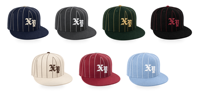 Casquette de baseball structurée à 6 panneaux, brodée sur mesure, style sportif, motif fruit, bordeaux à fines rayures blanches, visière plate, ajustable