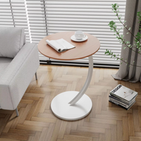 Mini table d'appoint ronde simple avec quelques coins pour les petites tables de café de salon et d'appartement à manger à la maison