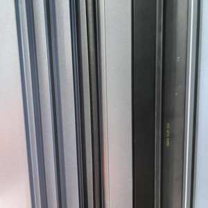 ม่านบานเกล็ดอลูมิเนียมแบบเปิดโล่งพร้อมที่จับล็อคดีไซน์แบบยุโรปสำหรับหน้าต่างบานออกทันสมัย - Product Image 4