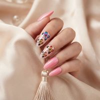 Vente en gros de faux ongles courts en ABS personnalisés avec un design de papillon rose