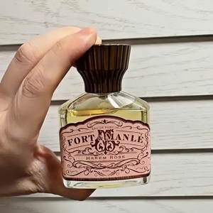 น้ำหอมเฉพาะกลุ่มจากออสเตรเลีย - กลิ่นโอเรียนทัล วู้ดดี้ และกลิ่นสัตว์  V for Vetiver 50 มล. น้ำหอมยี่ห้อ Honiara ขายส่ง - Product Image 2