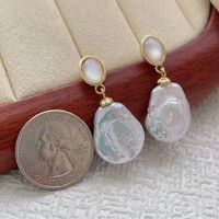 Boucles d'oreilles minimalistes en perles baroques carrées naturelles d'eau douce de 11-12 mm, aiguille en argent 925, nacre blanche MOP