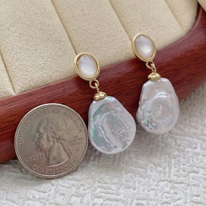 Boucles d'oreilles minimalistes en perles baroques carrées naturelles d'eau douce de 11-12 mm, aiguille en argent 925, <span class=keywords><strong>nacre</strong></span> blanche MOP - Product Image 5