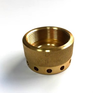 Manchon fileté moleté en laiton usiné sur mesure par CNC, usinage de précision, avec trous de positionnement et écrou fileté en cuivre - Product Image 1