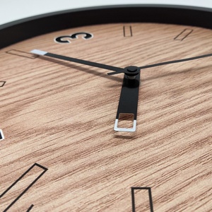Orologio <span class=keywords><strong>da</strong></span> <span class=keywords><strong>parete</strong></span> in <span class=keywords><strong>metallo</strong></span> in alluminio con design moderno rotondo di creatività decorativa <span class=keywords><strong>da</strong></span> 12 pollici - Product Image 4