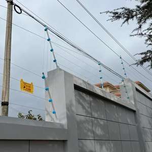 Sistema de Cerca Eléctrica de Pulso de Alto Voltaje para Patio Moderno, Seguridad Perimetral Mejorada y Protección de la Propiedad - Product Image 1