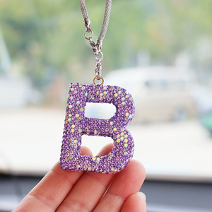 Llavero con Letra Inicial M Morada y Corazón con Pedrería para Mujeres y Niñas, Regalo de Cumpleaños, Diseño 3D, Portátil, 3.5cm*5cm - Product Image 3