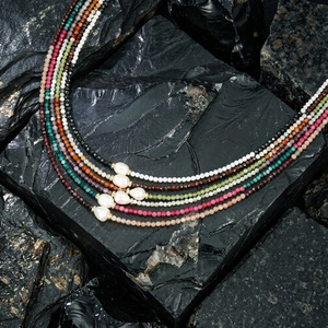 Collares de Perlas de Agua Dulce con Cuentas de Piedra Natural Facetada de Dos Tonos para Mujer al por Mayor - Opción de Regalo Personalizable para Pequeñas Empresas - Product Image 4