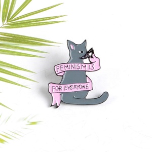 Venta caliente gatito gris lindo gato esmalte broche letra alto grado goteo aceite feminismo es para todos Pines de solapa al por mayor - Product Image 3