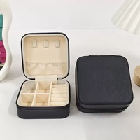 Mini boîte à bijoux de voyage en cuir PU de luxe, nouvelle mode, portable, logo personnalisé, organisateur à fermeture éclair, motif carré