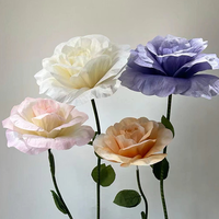 Grande fleur en papier rose faite à la main pour la Saint-Valentin, décoration de centre commercial, combinaison d'ornements, fleurs artisanales