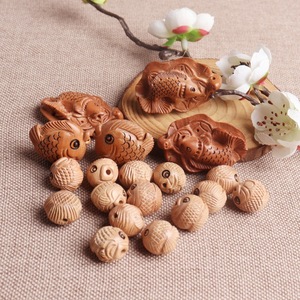 เครื่องรางรูปปลาแกะสลักจากไม้พีช รูปทรงสัตว์ ของตกแต่งบ้าน ของขวัญ เครื่องประดับสำหรับทุกเพศ - Product Image 1