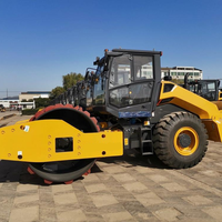 Compacteur de sol à tambour vibrant simple 6118E, robuste, avec moteur et pompe haute performance pour la construction