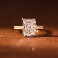 Bague de fiançailles en diamant de laboratoire taille coussin allongée 2CT 3CT 4CT certifiée IGI VVS Or 14K 18K avec pavé personnalisé Vente en gros