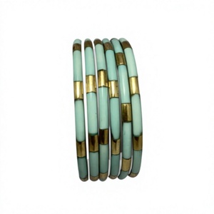 Brazaletes de Resina y Latón Chapado en Oro para Mujer, Diseño Sólido Moderno con Microincrustaciones de Perlas de Imitación, Hechos a Mano, para Bodas y Eventos - Product Image 6