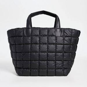Bolso Tote de Fin de Semana para Mujer, en Cuero Sintético Negro con Acabado Patentado, Cierre de Cremallera, Impermeable, para Playa, Compras y Viajes de Verano y Otoño - Product Image 5