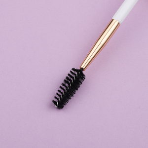 Venta al por mayor de lujo de color oro blanco de un solo pelo sintético <span class=keywords><strong>fino</strong></span> firme en ángulo delineador de cejas de doble cara cepillo Spoolie OEM - Product Image 5