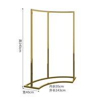 Tables d'affichage de présentoirs à vêtements en or haut de gamme Design d'affichage de magasin de tissus en acier inoxydable personnalisé Présentoir de vêtements pour femmes