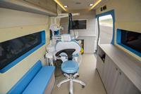 Clinique dentaire mobile Fort Medical Dental Van avec fauteuil, unité d'aspiration, générateur et visualiseur de radiographies