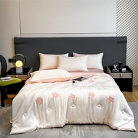 Couette d'été rafraîchissante brodée à motifs floraux 100 % polyester personnalisable légère et respirante pour un sommeil profond