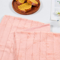 Couverture de lit d'hiver en fausse fourrure de lapin rose de luxe, à rayures diagonales 3D, double couche, super douce et chaude, en jacquard, en peluche, cadeau