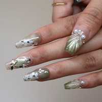 Offre Spéciale : Faux Ongles Longs en Acrylique Forme Cercueil, Vert Forêt Naturel, Effet Œil de Chat Dégradé, avec Fleurs Blanches 3D, Perles et Strass, Vente en Gros