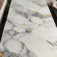 Feuille de marbre en PVC brillant personnalisée de haute qualité 1,22*2,44m 3mm 4*8 pieds Panneau mural et planche en marbre