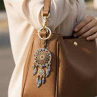 Porte-clés créatif attrape-rêves ajouré en strass avec plume, élégant, pendentif pour voiture ou sac, petit cadeau en métal