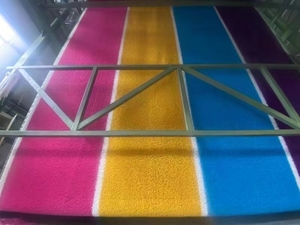 Hierba <span class=keywords><strong>artificial</strong></span> rosa de aspecto natural y <span class=keywords><strong>color</strong></span> múltiple, muestras gratuitas para guardería y parque infantil - Product Image 6