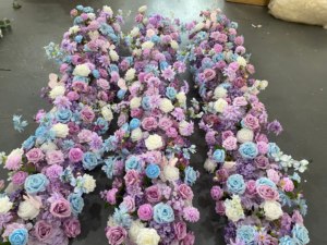 พรมดอกไม้ประดิษฐ์ Y-FR060 สำหรับตกแต่งงานแต่งงาน ตกแต่งโต๊ะ พรมดอกไม้สีขาว พรมดอกกุหลาบผ้าไหมสำหรับตกแต่งโต๊ะและทางเดิน - Product Image 4