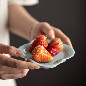 Assiette à pâtisserie en céramique en forme de fleur, plat à dessert en porcelaine, plateau à fruits pour mariage, style simple - Product Image 3