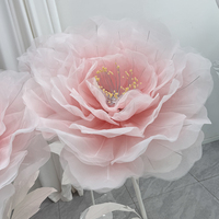 Fleur de pivoine en organza personnalisée par l'usine OEM avec lanterne pour décoration de mariage et fond floral
