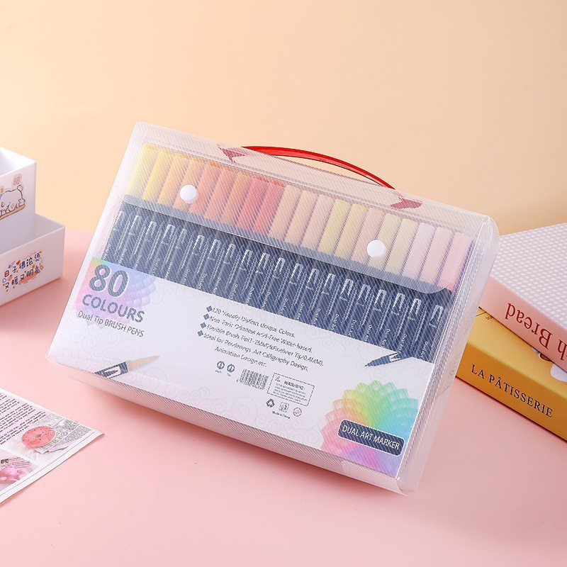 Caja de plástico de 80 colores.