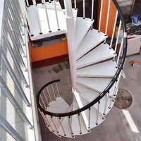 Modern Gestaltete Vorgefertigte Edelstahl-Außenwendeltreppe Feuerverzinkte Stahltreppe für den Außenbereich