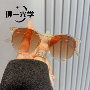 Round Oversized Frame Sunglasses UV400 Women's Trendy Style - Product Image 4