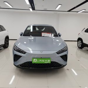 Le véhicule hybride Nezha L 2024 offre une autonomie de 350 km et une autonomie combinée de 1350 km pour les voitures d'occasion. - Product Image 2