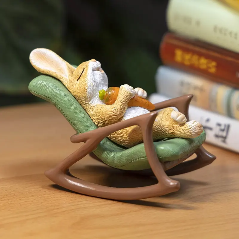 Z17242A neues Design kreatives Harz-Statue Handwerk Geschenk Kaninchen Frosch Ferkel Schaukelstuhl Tierfigur Souvenir Büro Schreibtisch